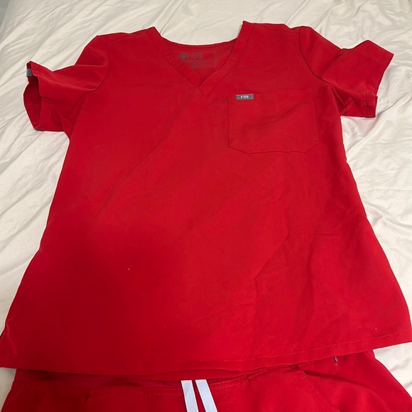 Figs red scrub set - Picture 1 of 3